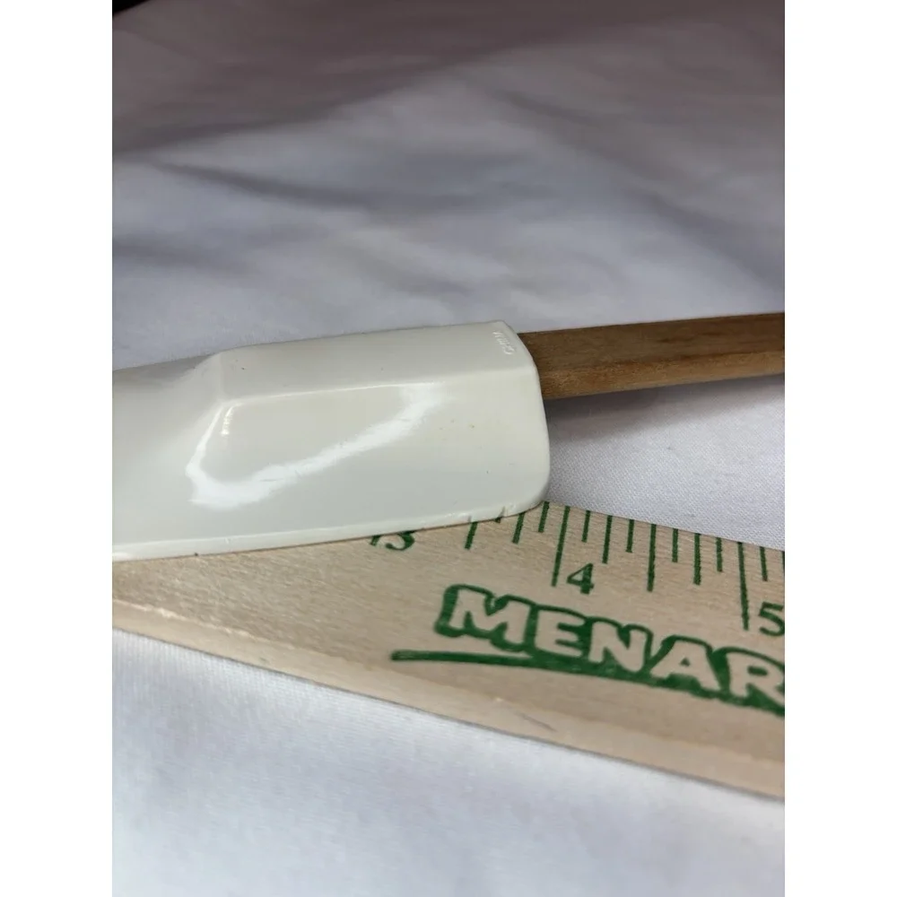 EKCO White Silicone Spatula with Wood Handle